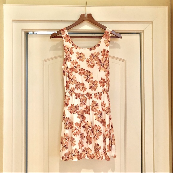 Forever 21 Dresses & Skirts - Peach Floral Sundress